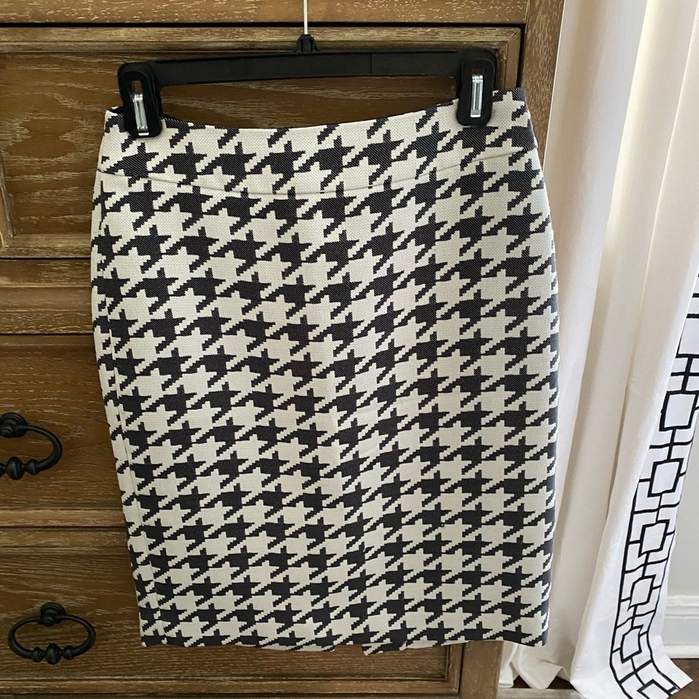 Houndstooth Pencil Skirt